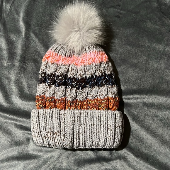 Knitted beanie - Picture 2 of 3